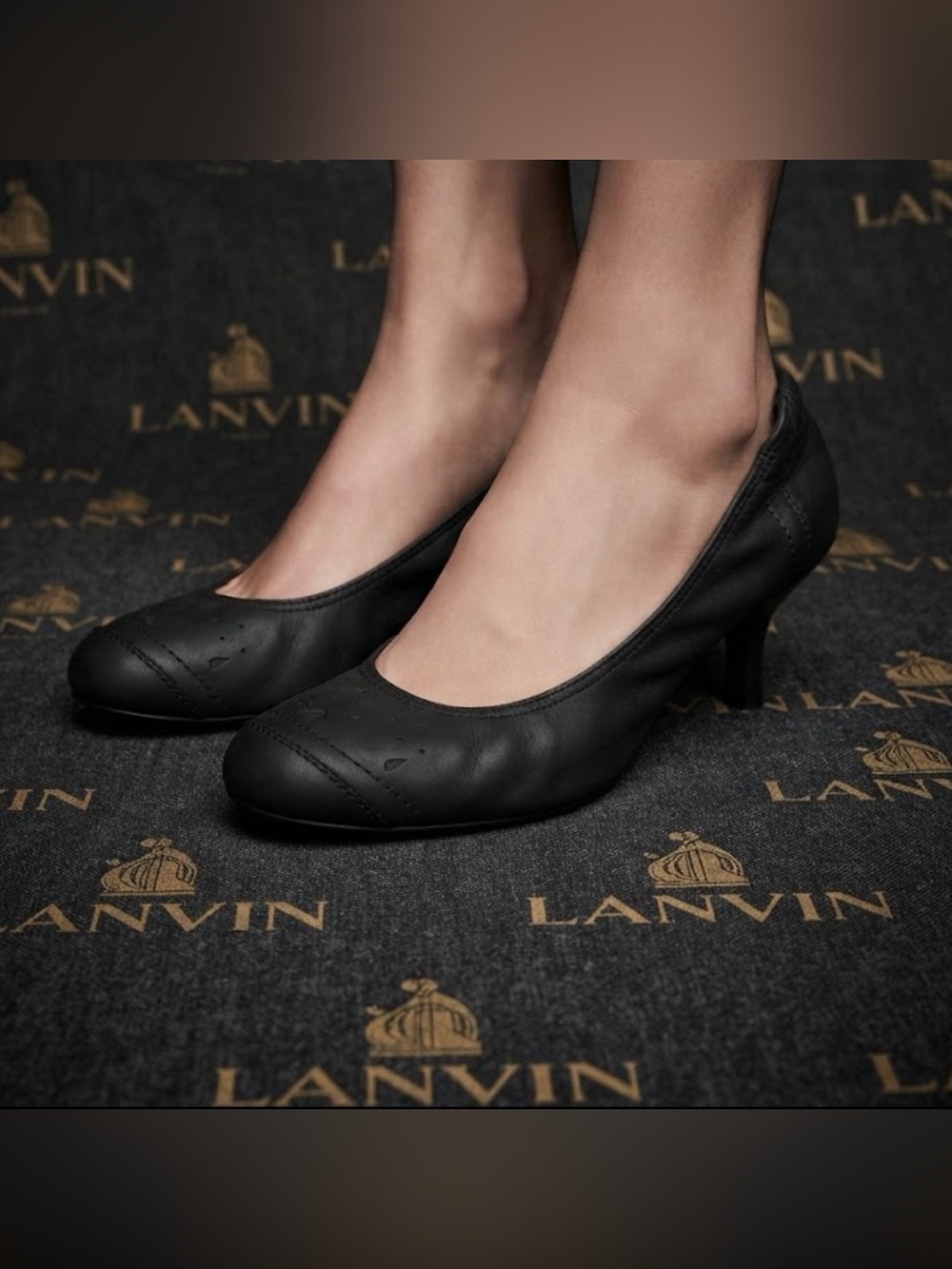 Authentic Lanvin luxury designer vintage black leather heels sz 9